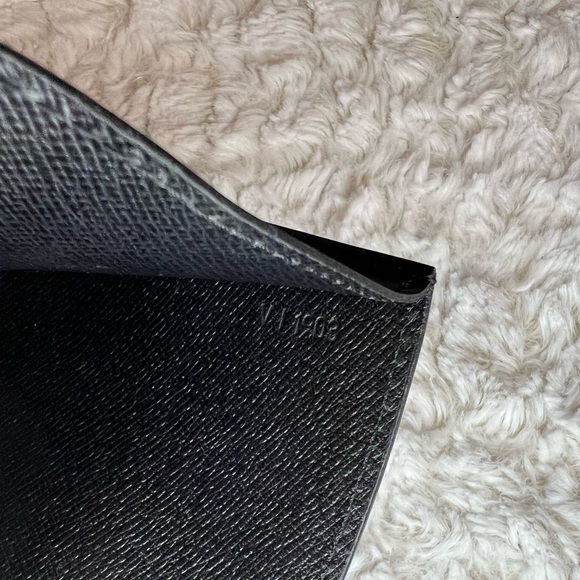 Authentic Louis Vuitton Black Leather Epi Art Deco Clutch - Picture 5 of 9